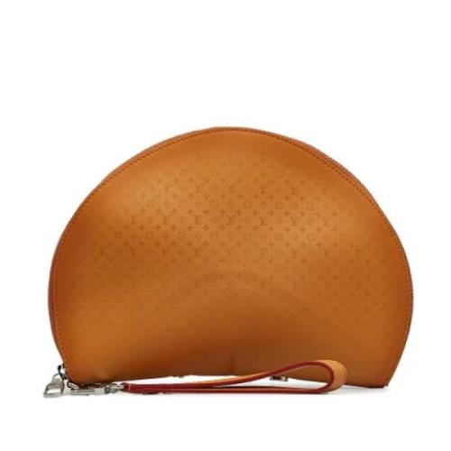 Pre-owned Leather clutches