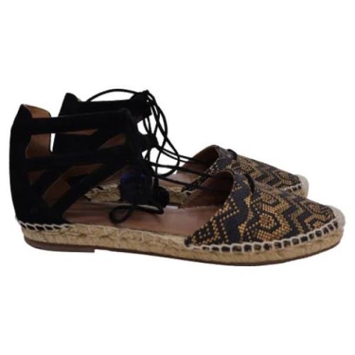 Pre-owned Raffia sandals