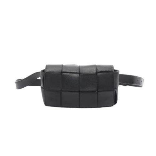 Pre-owned Leather clutches