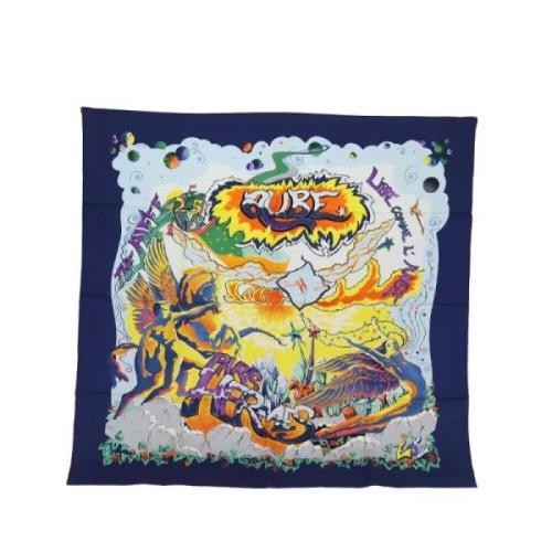 Pre-owned Silk scarves