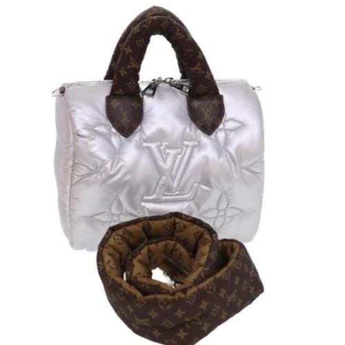 Pre-owned Fabric handbags