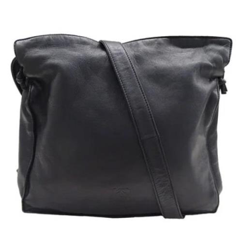 Pre-owned Leather shoulder-bags