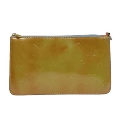 Pre-owned Leather clutches