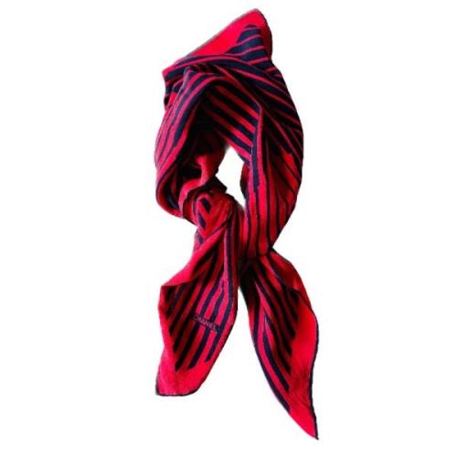 Pre-owned Silk scarves