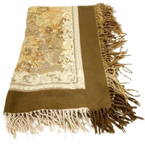 Pre-owned Wool scarves