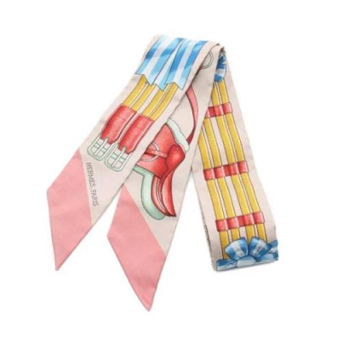 Pre-owned Silk scarves