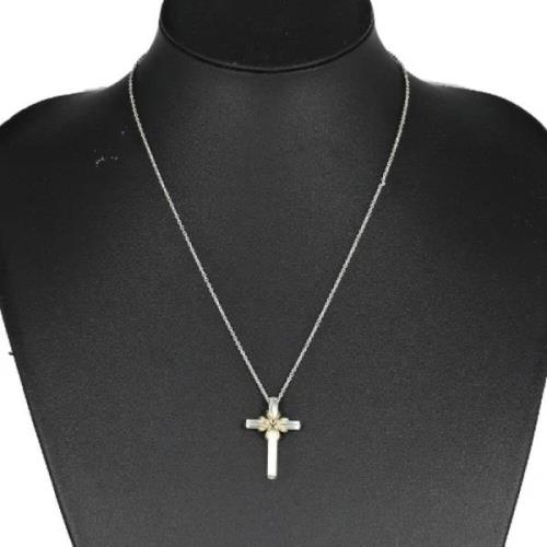 Pre-owned Metal necklaces