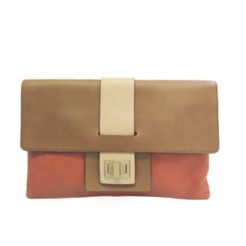 Pre-owned Leather clutches