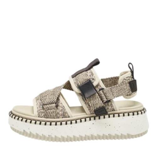 Pre-owned Canvas sandals