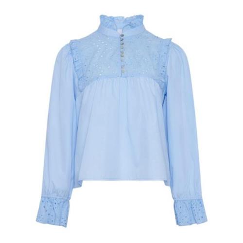 Lyseblå Bluse med Broderie Anglaise