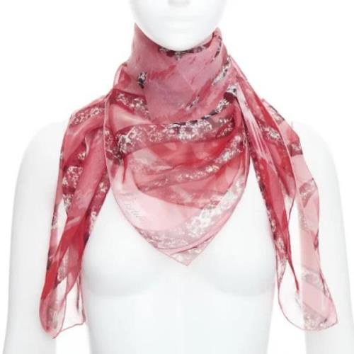 Pre-owned Silk scarves