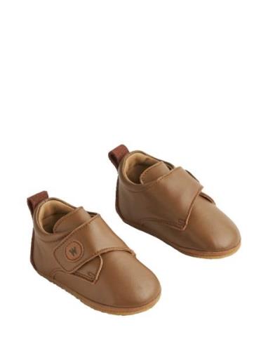 Indoor Shoe Dakota Solid Brown Wheat