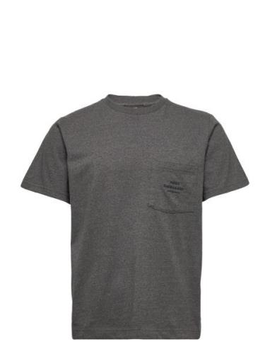 Dusty Embroidery Twin Pocket Tee Grey Mads Nørgaard