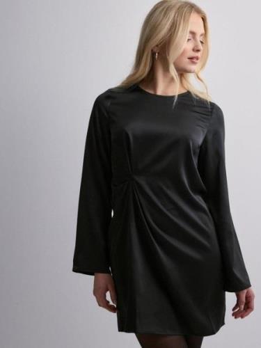 Pieces - Langermede kjoler - Black - Pcnorella Ls Short Dress D2D - Kj...