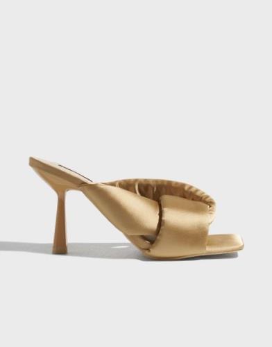 Nelly - Gull - Twisted Volume Heel