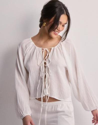 Nelly - Hvit - Volume Tied Blouse