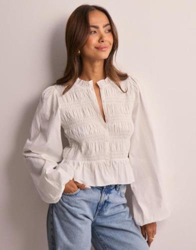 Nelly - Hvit - Flirty Smock Blouse