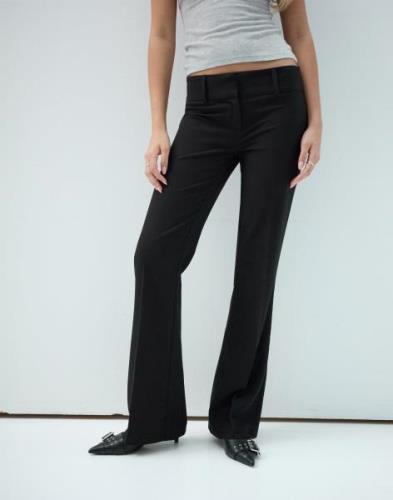 Nelly - Svart - Super Low Waist Flare Suit Pant