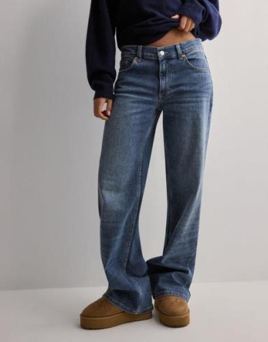 Nelly - Blå - Low Waist Loose Jeans