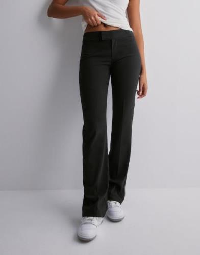 Nelly - Svart - Low Waist Suit Pant