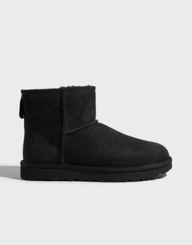 UGG - Svart - W Classic Mini II