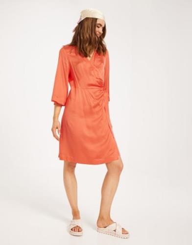 Selected Femme - Oransje - Slffranziska 3/4 Short Satin Wrap D